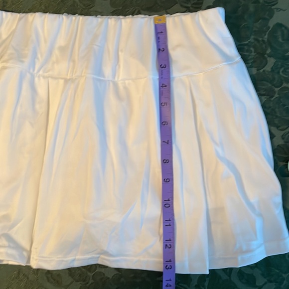White tennis skirt - Picture 8 of 9
